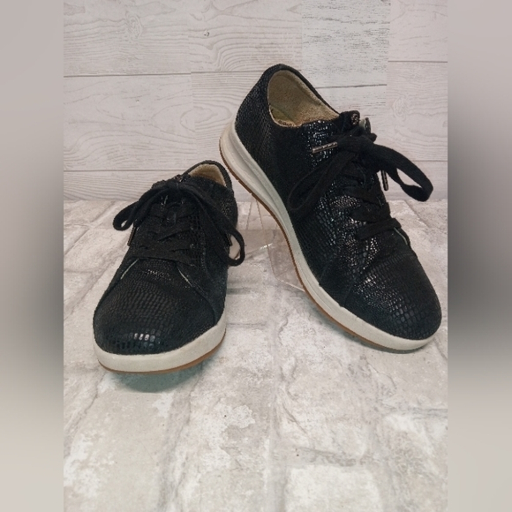 Revere Athens Size 8 Lizard Black Fashion Sneakers‎ Like New